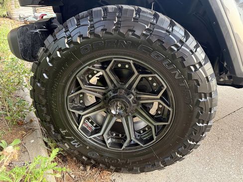 Used 2025 Jeep Wrangler Unlimited Sahara image 26