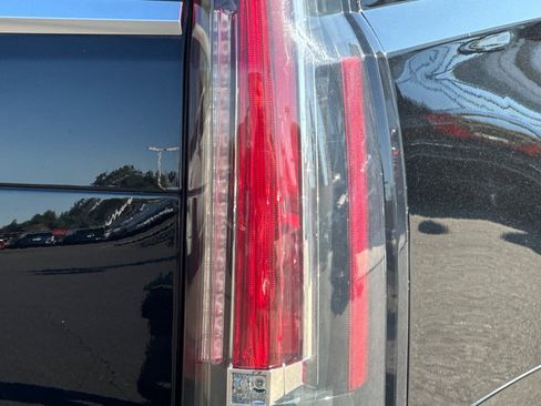 Used 2018 Cadillac Escalade ESV Premium Luxury image 52