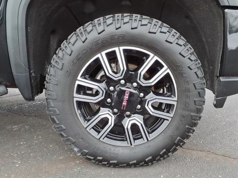 Used 2023 GMC Sierra 2500 AT4 image 11