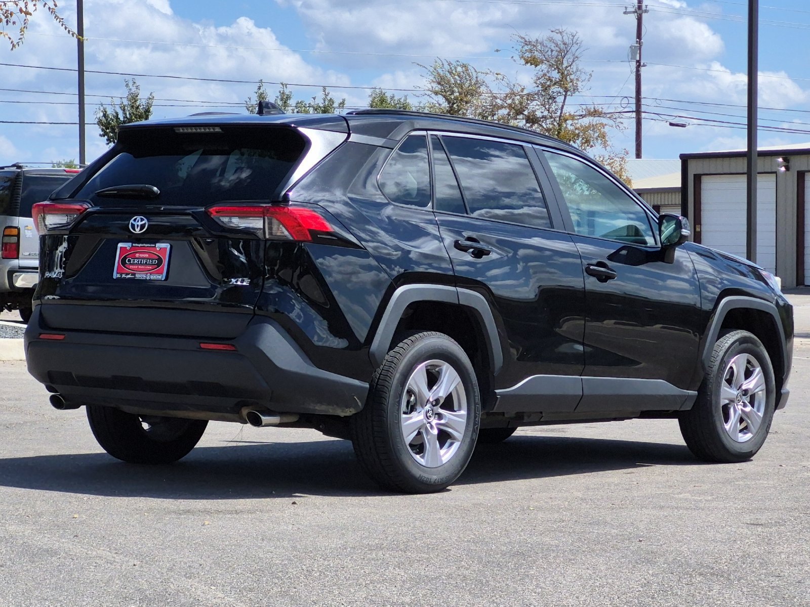 Certified 2025 Toyota RAV4 XLE FWD image 5