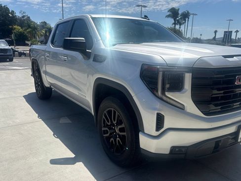 Used 2022 GMC Sierra 1500 Elevation AWD/4WD image 3