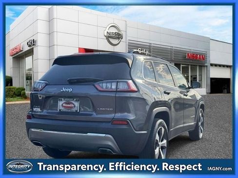 Used 2022 Jeep Cherokee Limited w/ Mopar Interior Package AWD/4WD image 5