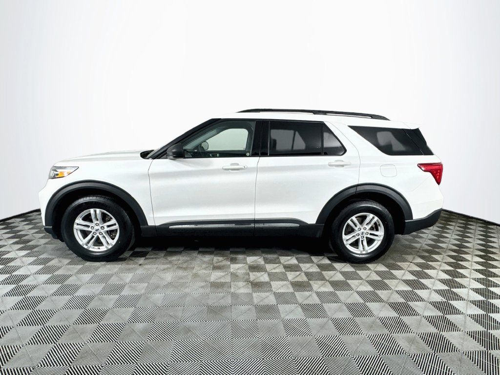 Certified 2023 Ford Explorer XLT w/ Equipment Group 202A AWD/4WD image 1