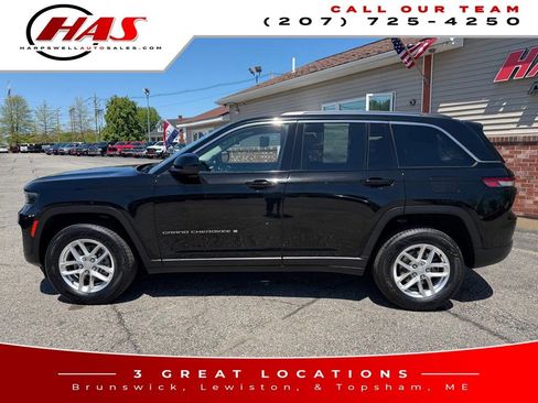 Used 2023 Jeep Grand Cherokee Laredo AWD/4WD image 3