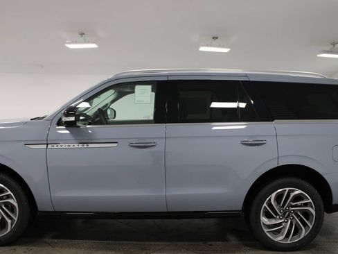 New 2026 Lincoln Navigator Reserve AWD/4WD image 5