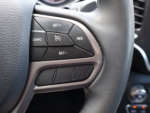 Used 2020 Jeep Cherokee Latitude Plus AWD/4WD image 20