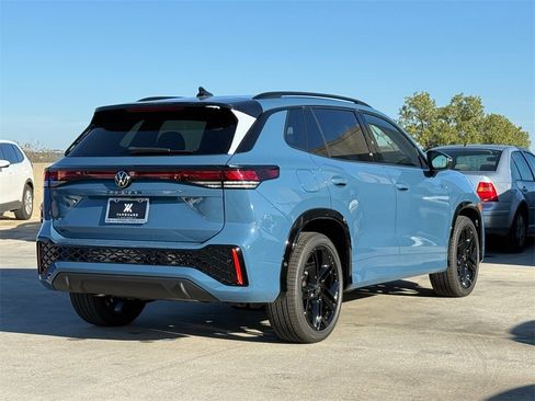 New 2026 Volkswagen Tiguan SE R-Line image 9