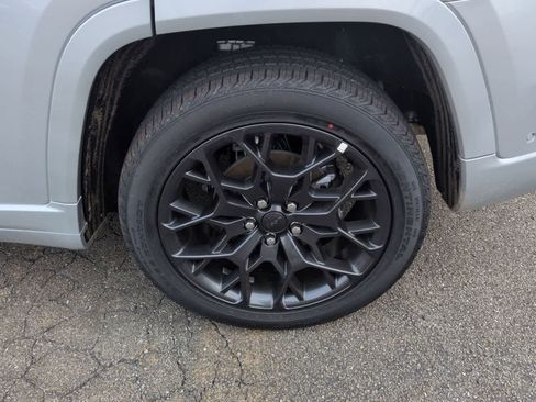 New 2025 Jeep Grand Cherokee Summit w/ Obsidian Package image 13