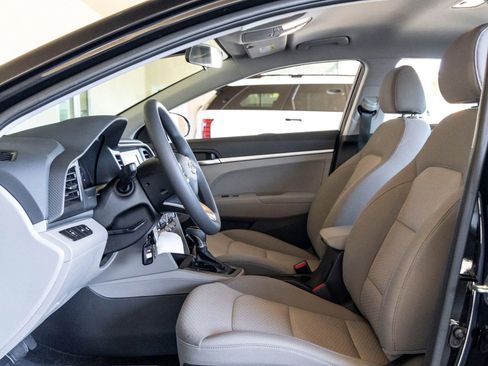 Used 2020 Hyundai Elantra SE image 20