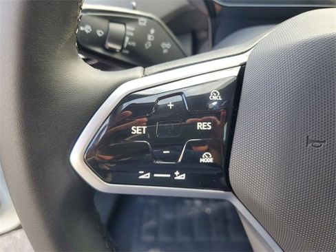 New 2025 Volkswagen ID.4 Pro image 18