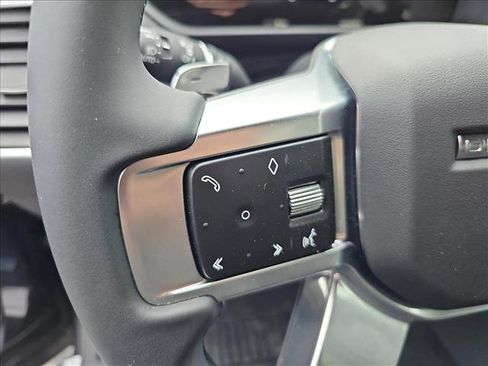 New 2025 Land Rover Discovery Dynamic SE image 19