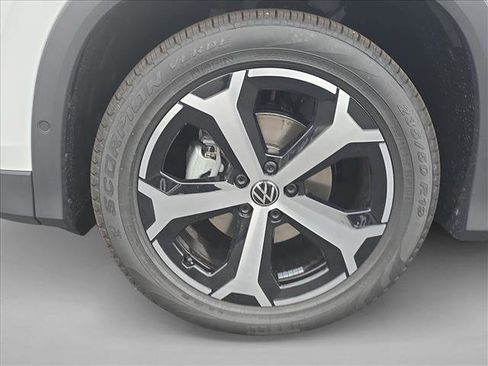 New 2026 Volkswagen Tiguan SE FWD image 13