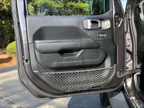 Used 2020 Jeep Wrangler Unlimited Sahara image 22