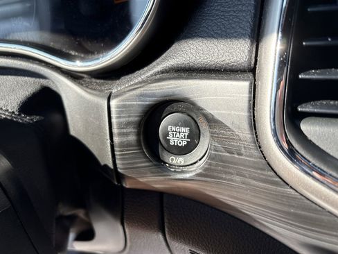 Used 2019 Jeep Grand Cherokee Laredo image 31