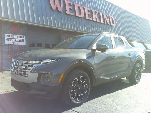 Used 2022 Hyundai Santa Cruz SEL Premium image 2