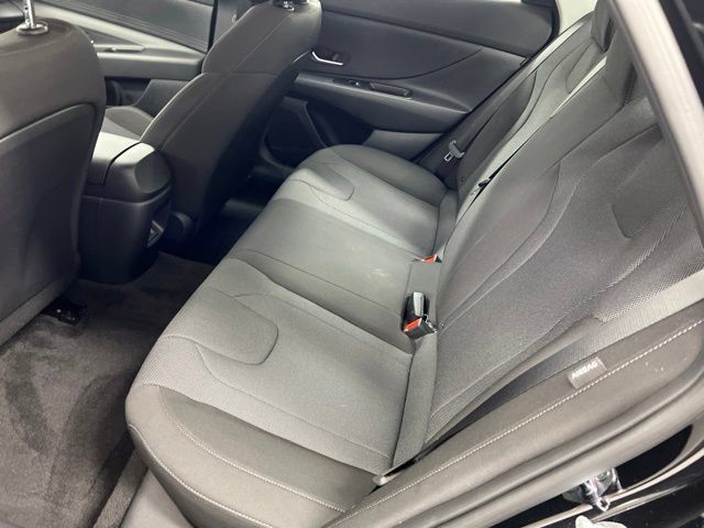 Used 2025 Hyundai Elantra SE FWD image 11
