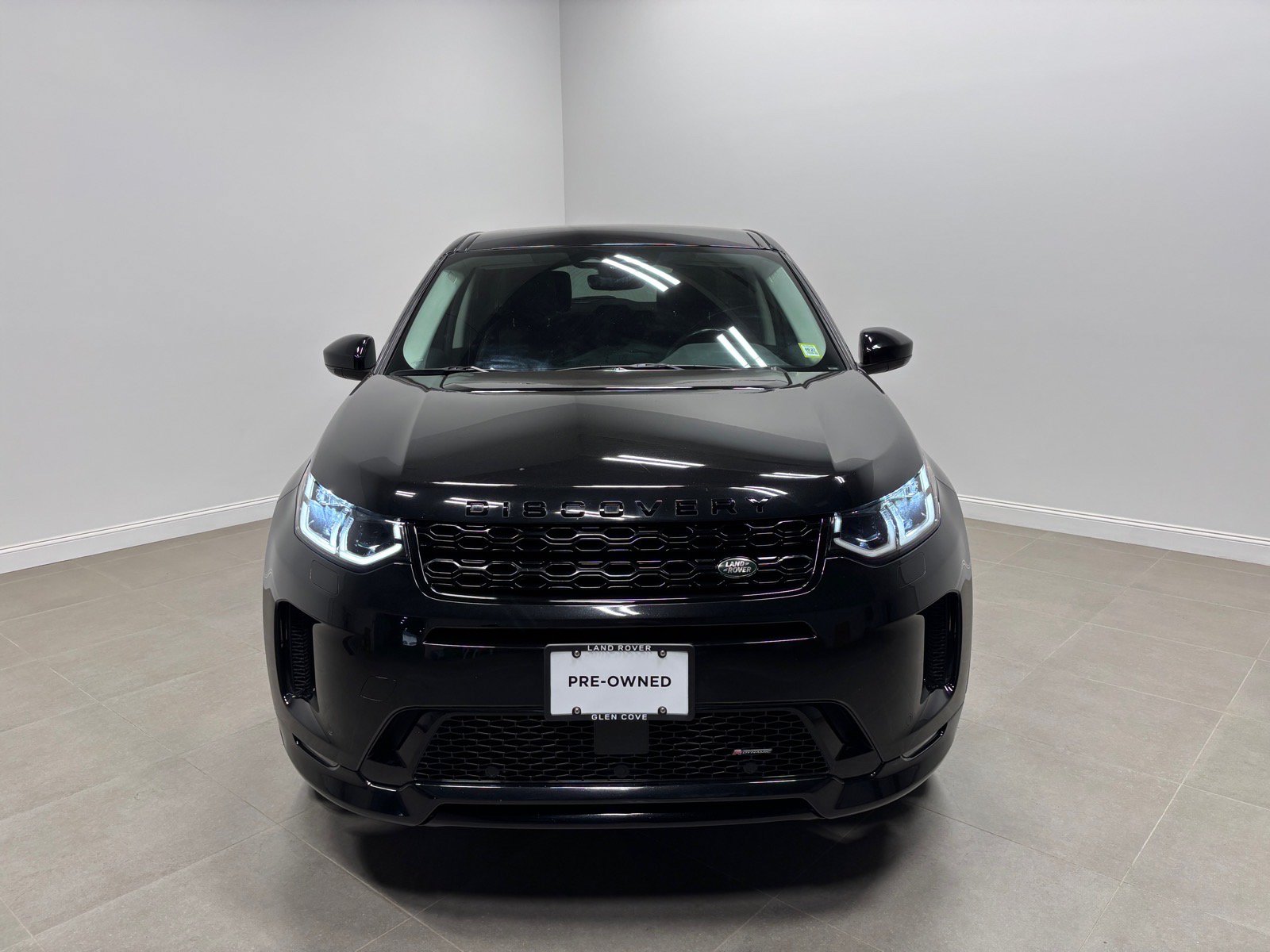 Used 2023 Land Rover Discovery Sport SE R-Dynamic AWD/4WD image 3