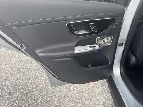Used 2025 Mercedes-Benz GLC 300 4MATIC image 12