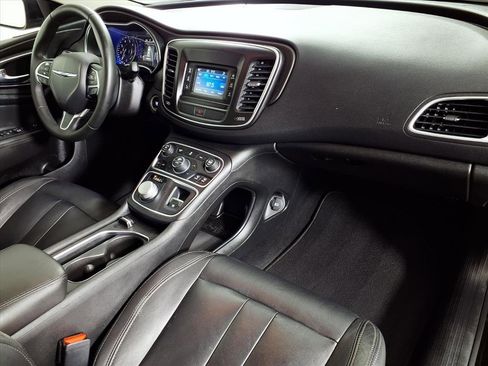 Used 2016 Chrysler 200 Limited w/ Convenience Group image 13