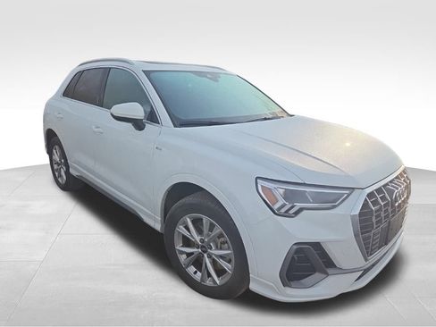 Used 2025 Audi Q3 2.0T Premium image 4