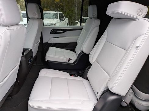 New 2026 Chevrolet Suburban Premier image 15