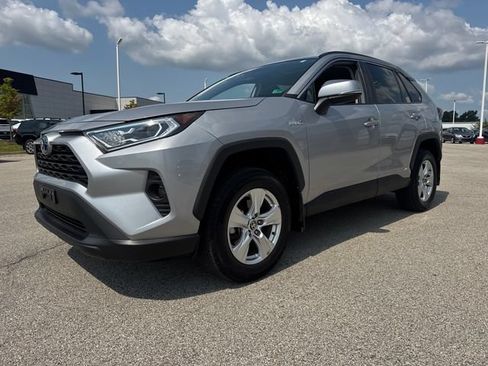 Used 2021 Toyota RAV4 XLE w/ Convenience Package AWD/4WD image 2