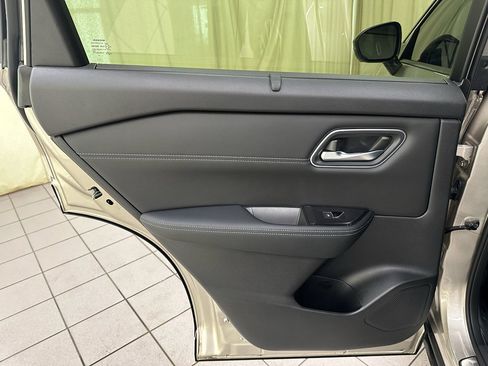 Used 2026 Nissan Rogue Platinum w/ Platinum Premium Package image 34