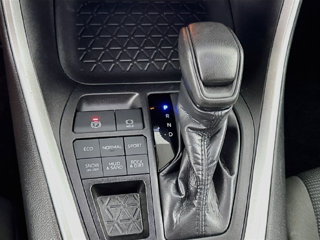 Used 2025 Toyota RAV4 LE AWD/4WD image 17