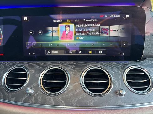 Used 2021 Mercedes-Benz E 53 AMG 4MATIC Sedan image 29