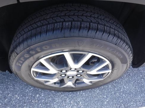 Used 2022 GMC Acadia SLE w/ LPO, Floor Liner Package FWD image 8