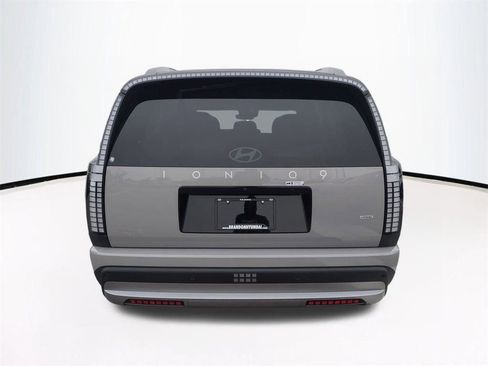 New 2026 Hyundai Ioniq 9 SE image 6