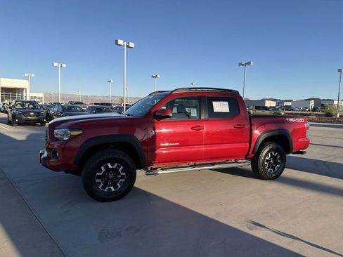 Certified 2022 Toyota Tacoma TRD Off-Road w/ Technology Package image 8