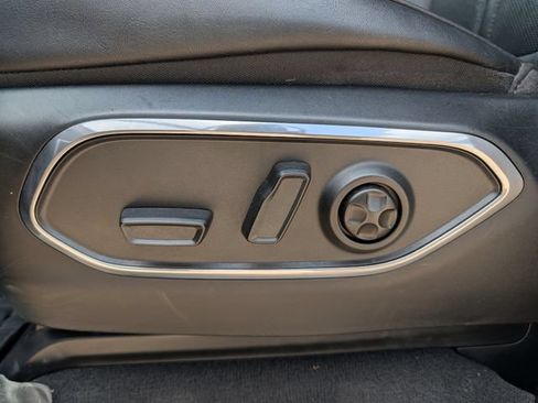 Used 2024 Jeep Wagoneer L Series II w/ Flexible Seating Group RWD image 23