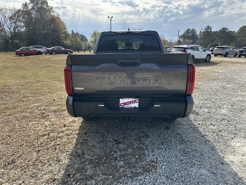 Used 2022 Toyota Tundra SR5 w/ Convenience Package image 6