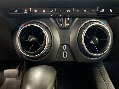 Used 2019 Chevrolet Blazer LT image 16