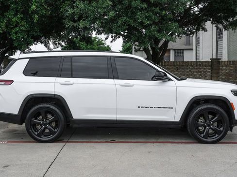 Used 2023 Jeep Grand Cherokee L Laredo RWD image 14