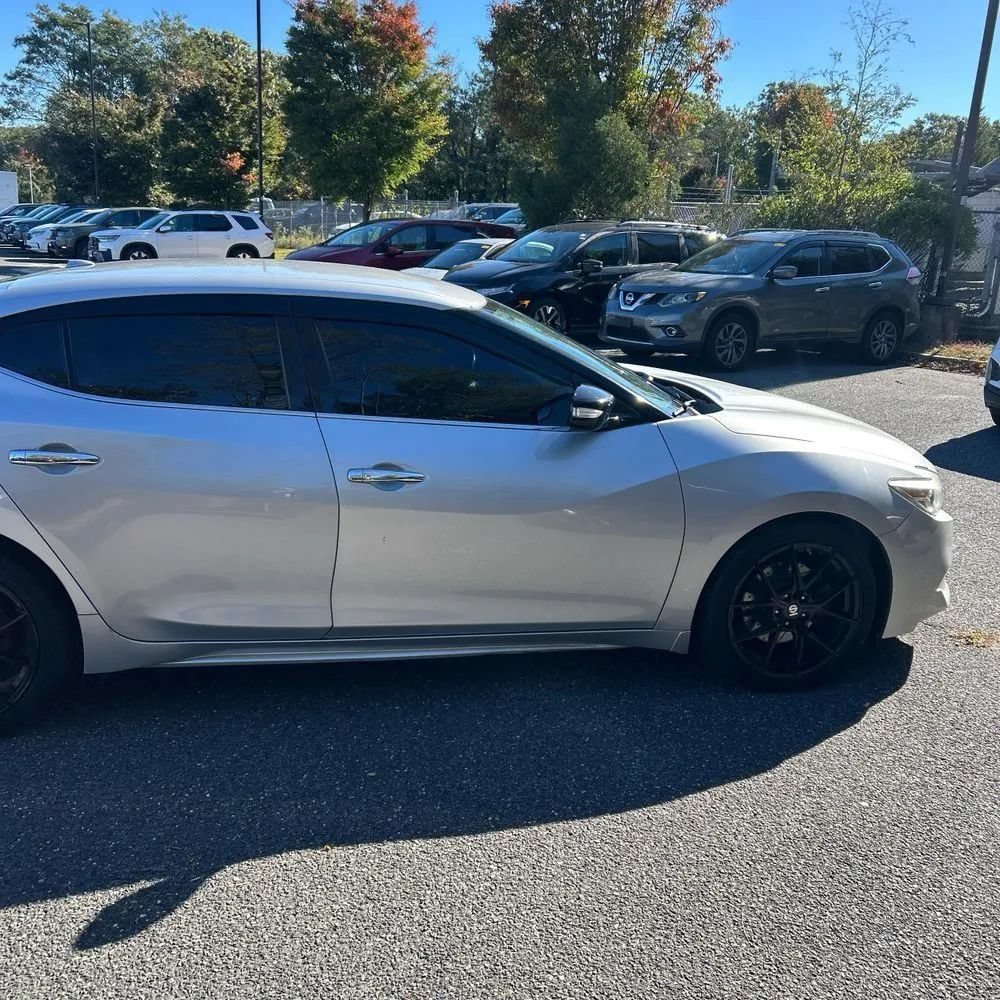 Used 2016 Nissan Maxima SR FWD image 10