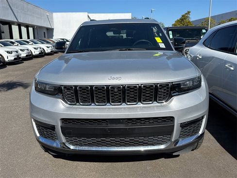 Used 2024 Jeep Grand Cherokee L Limited w/ Luxury Tech Group II image 18