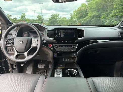Used 2024 Honda Passport Black Edition image 15