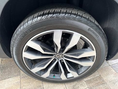 Used 2022 Volkswagen Atlas SEL Premium image 33