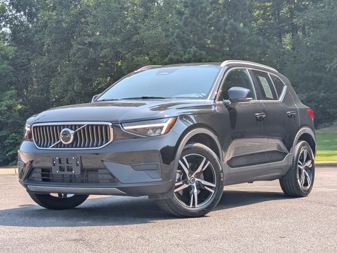 Used 2025 Volvo XC40 B5 Core AWD/4WD image 4