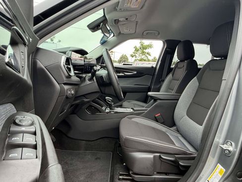 Certified 2024 Chevrolet TrailBlazer LT w/ LT Cold Weather Package AWD/4WD image 8