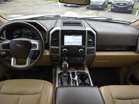 Used 2018 Ford F150 Lariat w/ Equipment Group 502A Luxury AWD/4WD image 11