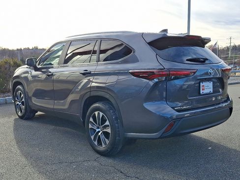 Certified 2024 Toyota Highlander XLE image 4