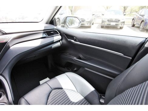 Used 2023 Toyota Camry SE w/ Convenience Package image 10