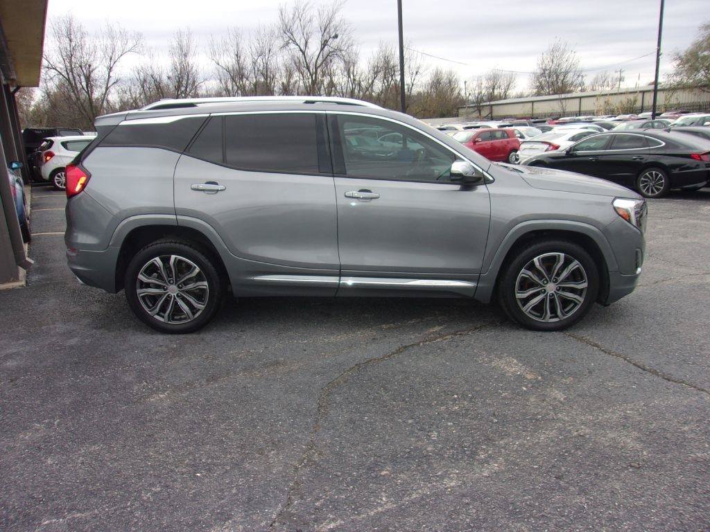 Used 2018 GMC Terrain Denali w/ Comfort Package FWD image 4