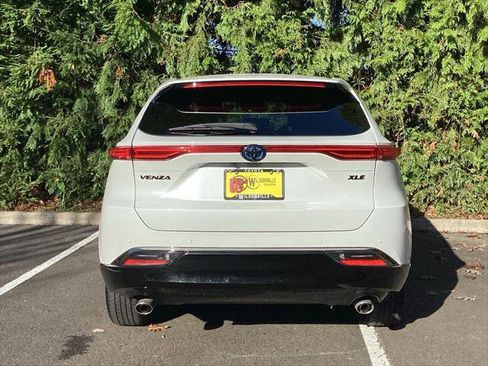 Certified 2024 Toyota Venza Nightshade image 22