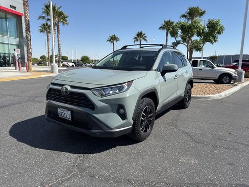 Used 2020 Toyota RAV4 XLE w/ Convenience Package AWD/4WD image 2