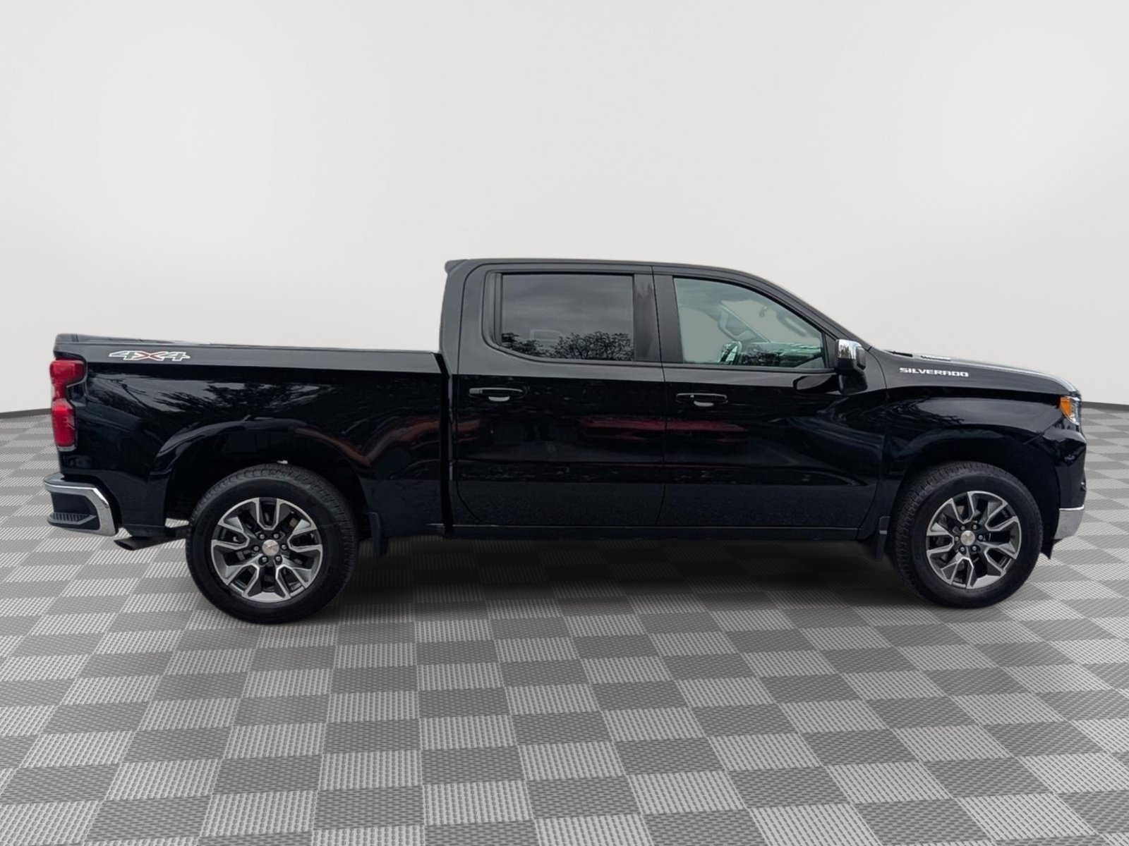 Used 2025 Chevrolet Silverado 1500 LT AWD/4WD image 6