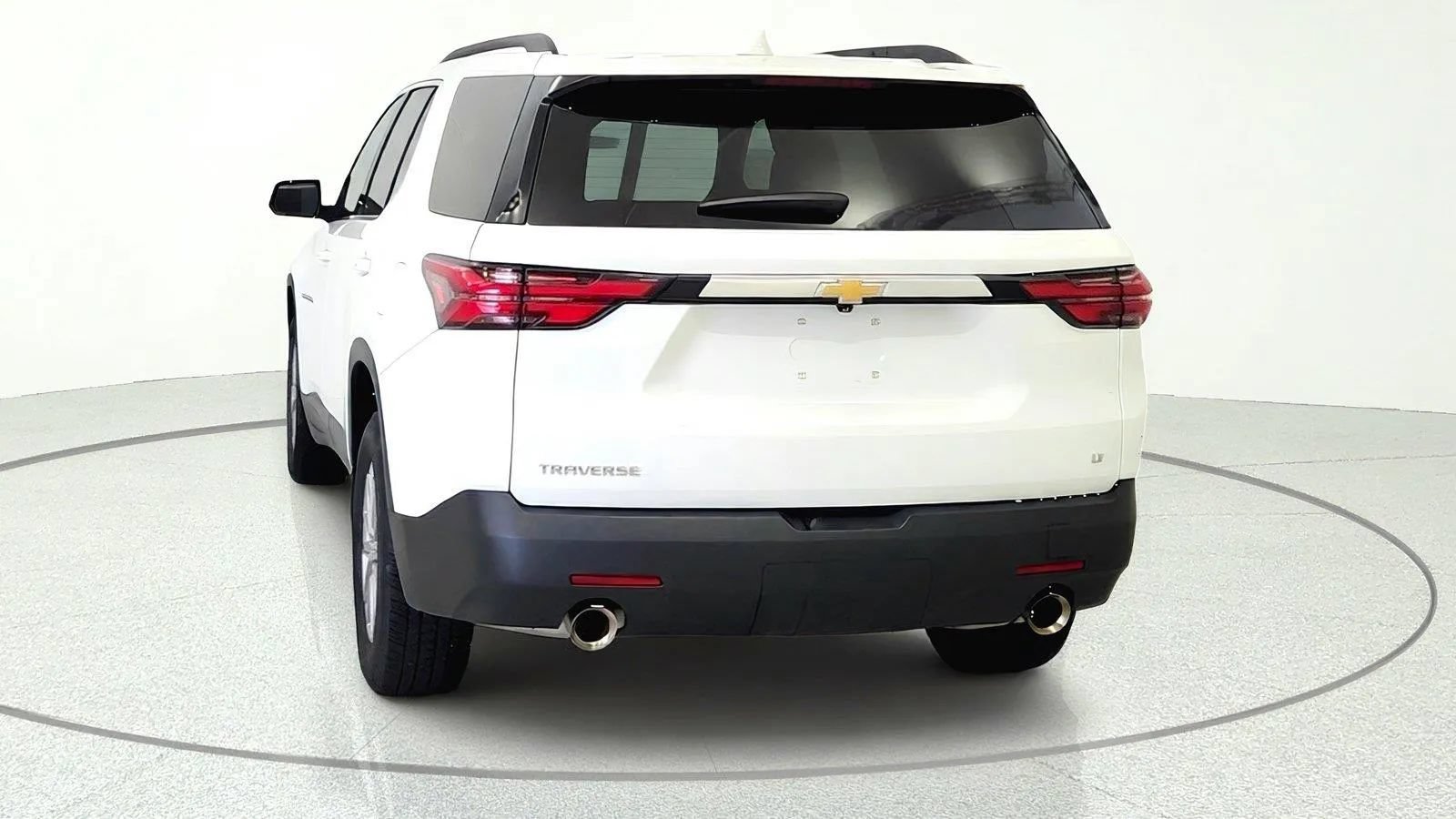 Used 2023 Chevrolet Traverse LT FWD image 7